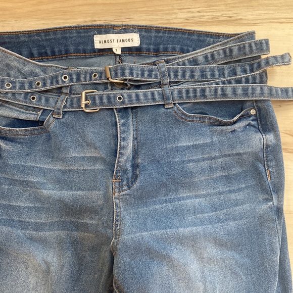 Almost Famous Juniors Size 7 Skinny Jeans with 2 Skinny Belts. Can be removed. - Picture 3 of 9